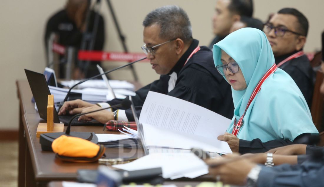 Pihak terkait calon Bupati Siak Provinsi Riau Afni Z saat menghadiri sidang sengketa Pilkada 2024 Kabupaten Siak Provinsi Riau di Gedung MK, Jakarta, Senin (20/1). Sidang ini beragendakan mendengarkan keterangan termohon dan pihak terkait. - JPNN.com