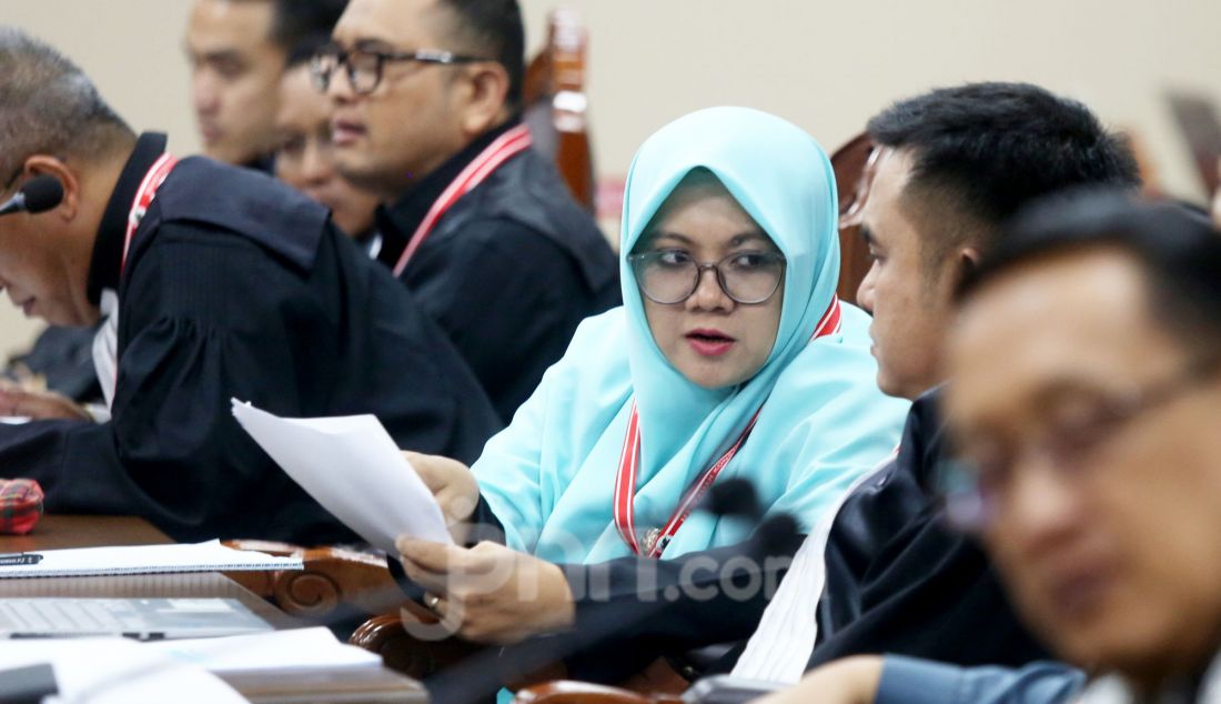 Pihak terkait calon Bupati Siak Provinsi Riau Afni Z saat menghadiri sidang sengketa Pilkada 2024 Kabupaten Siak Provinsi Riau di Gedung MK, Jakarta, Senin (20/1). Sidang ini beragendakan mendengarkan keterangan termohon dan pihak terkait. - JPNN.com