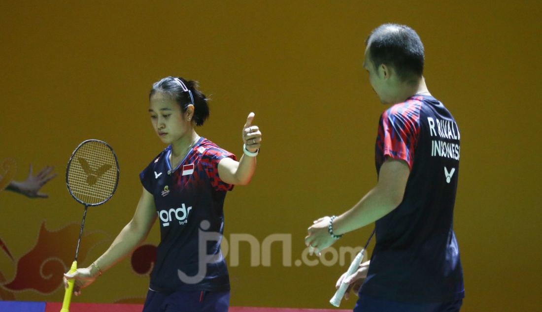 Ganda campuran Indonesia Rinov Rivaldy/Lisa Ayu Kusumawati saat bertanding melawan Yang Po-Hsuan/Hu Ling Fang (Taiwan) pada 32 Besar Daihatsu Indonesia Masters 2025 di Istora Senayan, Jakarta, Rabu (22/1). Rinov/Lisa menang 21-23, 21-17 dan 21-17. - JPNN.com