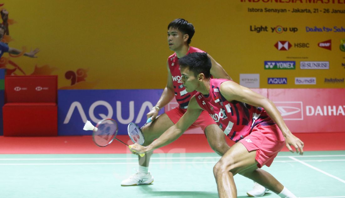 Ganda putra Indonesia Daniel Marthin dan Muhammad Shohibul Fikri saat bertanding melawan wakil Korea Selatan Jin Yong dan Seo Seung Jae pada 32 Besar Daihatsu Indonesia Masters 2025 di Istora Senayan, Jakarta, Rabu (22/1). Marthin/Fikri melaju ke 16 Besar seusai menang dengan skor 21-14, 21-19. - JPNN.com