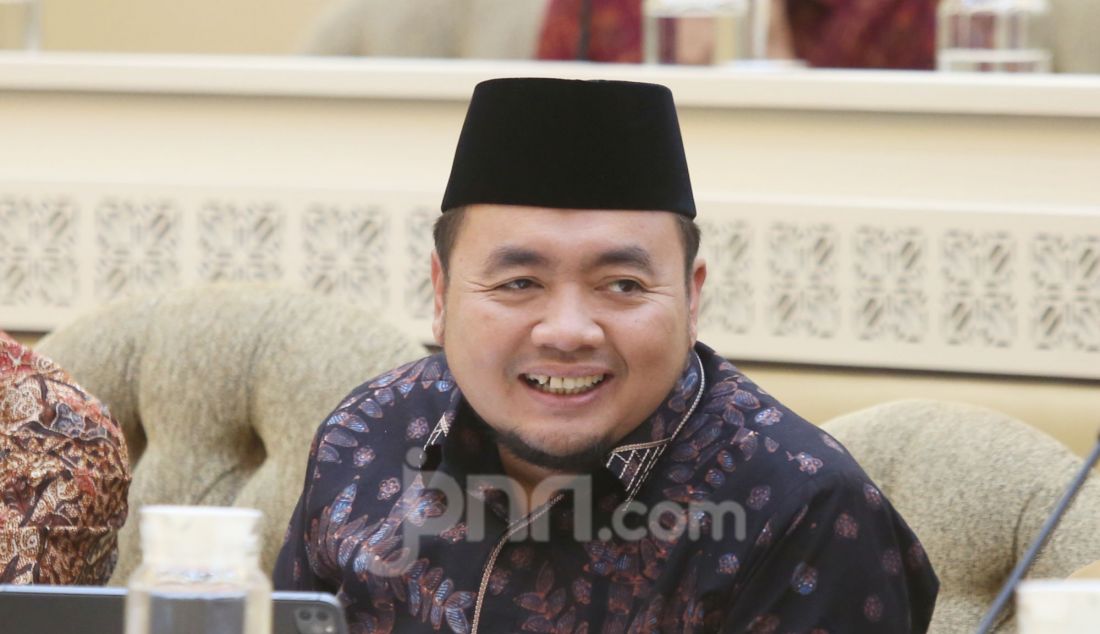 Ketua KPU RI Mochammad Afifuddin saat rapat kerja dan RDP dengan Komisi II DPR, Jakarta, Senin (3/2). Rapat tersebut membahas evaluasi penyelenggaraan Pemilihan Nasional Serentak Tahun 2024. - JPNN.com