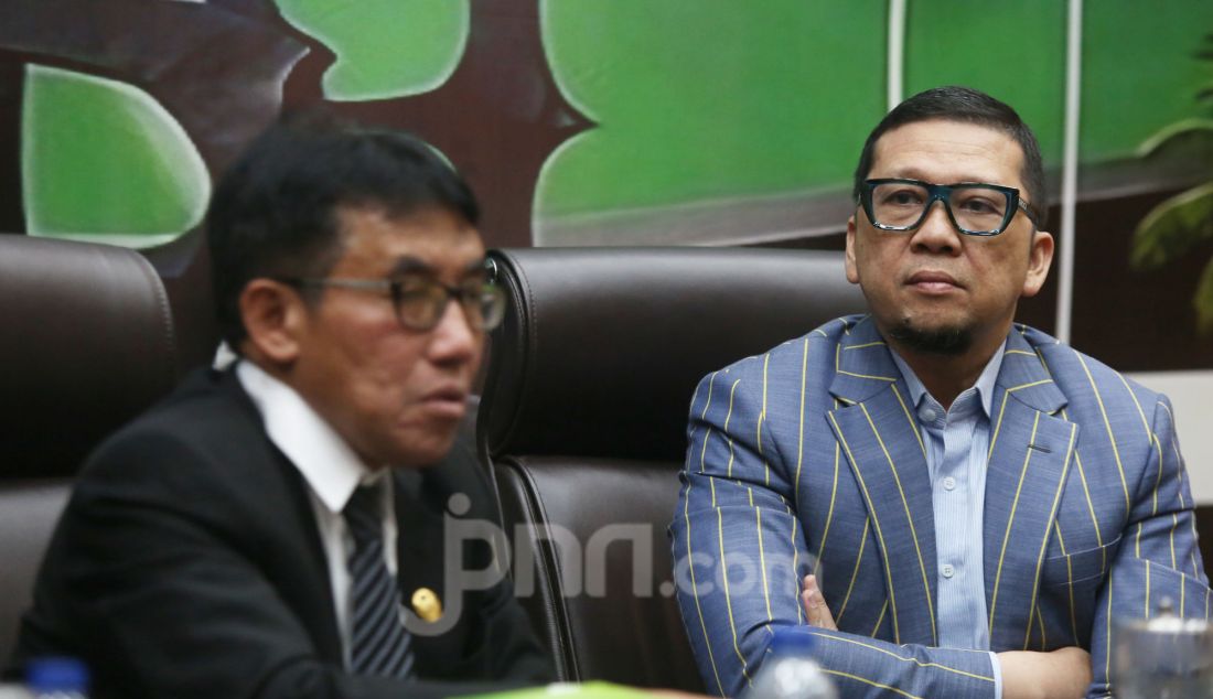 Ketua Baleg DPR RI Bob Hasan dan Wakil Ketua Baleg DPR RI Ahmad Doli Kurnia saat menjadi pembicara pada Diskusi Legislasi dengan tema Keberlanjutan Sumber Daya Alam: Peran Perguruan Tinggi Menjamin Praktik Pertambangan yang Ramah Lingkungan! di Ruang PPIP Gedung Nusantara I, Komplek Parlemen, Jakarta, Selasa (4/2). - JPNN.com