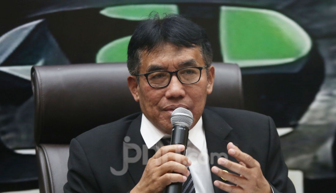 Ketua Baleg DPR RI Bob Hasan saat menjadi pembicara pada Diskusi Legislasi dengan tema Keberlanjutan Sumber Daya Alam: Peran Perguruan Tinggi Menjamin Praktik Pertambangan yang Ramah Lingkungan! di Ruang PPIP Gedung Nusantara I, Komplek Parlemen, Jakarta, Selasa (4/2). - JPNN.com