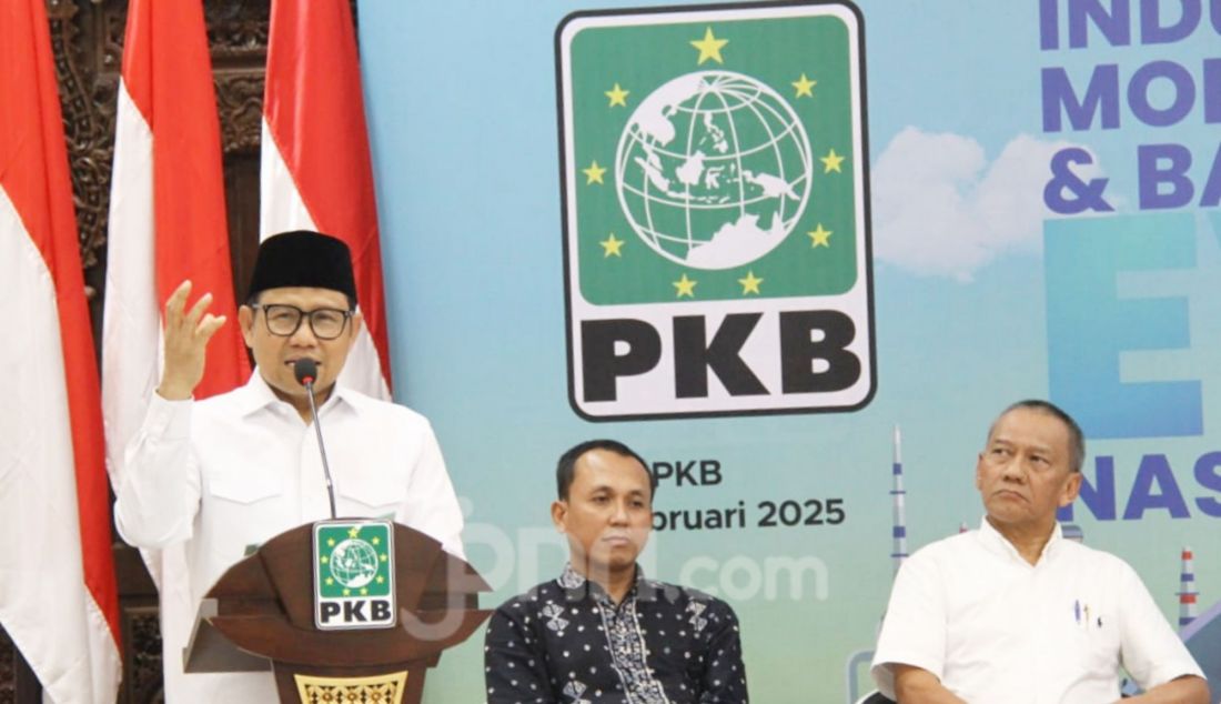 Ketua Umum DPP PKB Abdul Muhaimin Iskandar (Gus Muhaimin) saat menjadi Key Note Speaker pada diskusi bertema potensi pengembangan industri kendaraan bermotor berbasis baterai EV Indonesia di Kantor DPP PKB, Jakarta, Kamis (6/2). - JPNN.com