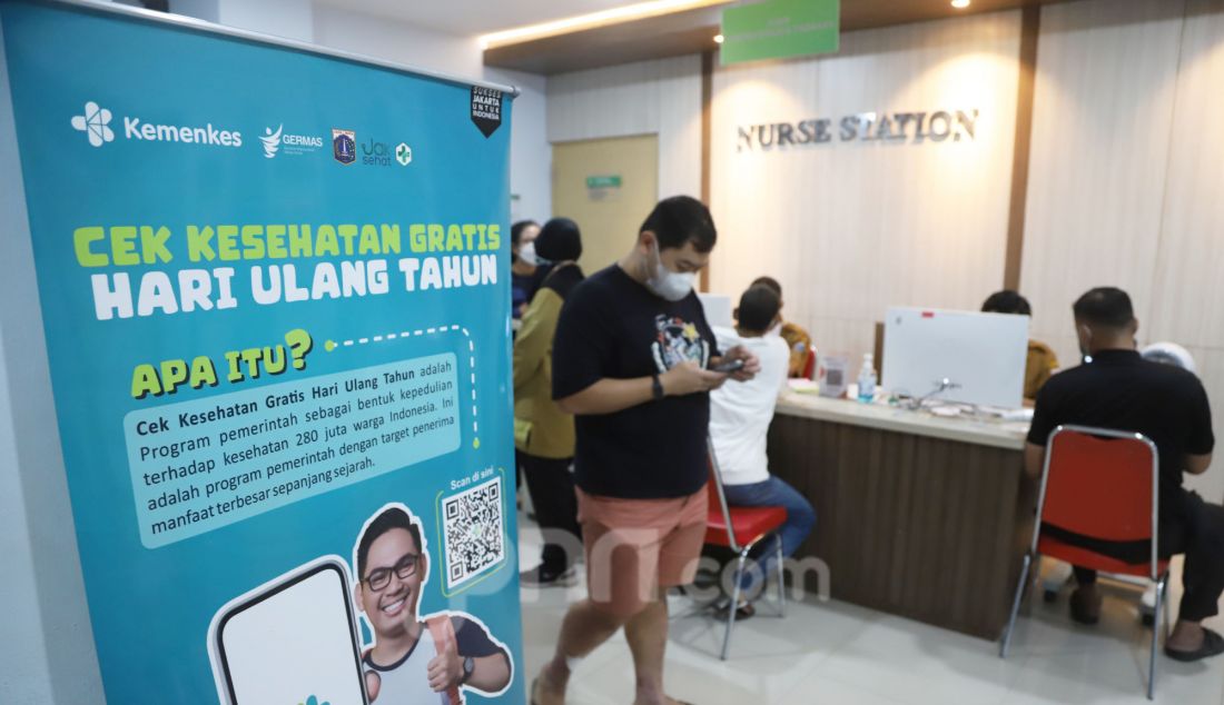 Warga saat pemeriksaan kesehatan gratis di Puskesmas Tanah Abang, Jakarta, Senin (10/2). Program Pemeriksaan Kesehatan Gratis (PKG) sebagai kado ulang tahun dari negara kepada masyarakat dimulai pada 10 Februari 2025 dan program ini bertujuan untuk meningkatkan kualitas kesehatan masyarakat Indonesia dan mengurangi beban penyakit yang bisa dicegah. - JPNN.com