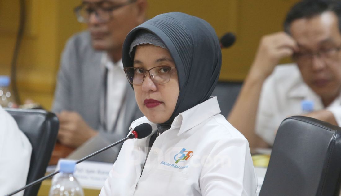 Plt. Kepala BPS Amalia Adininggar Widyasanti rapat kerja dengan Komite IV DPD RI di Kompleks Parlemen, Jakarta, Selasa (18/2). Komite IV DPD RI mendukung BPS untuk melaksanakan sensus ekonomi tahun 2026 mulai dari tahapan persiapan 2025 sampai dengan pelaksanaan di tahun 2026 untuk mewujudkan kemandirian perekonomian Indonesia serta mengapresiasi BPS mengenai data statistik untuk pembangunan indonesia sabagai layanan informasi statistik di tengah efisiensi anggaran. - JPNN.com