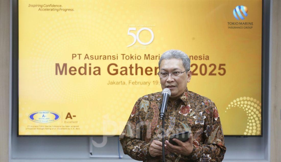 President Director of TMI Sancoyo Setiabudi saat acara Media Gathering Tokio Marine Indonesia di Jakarta, Rabu (19/2). PT Asuransi Tokio Marine Indonesia (TMI) mengumumkan pencapaian signifikan pada 2024 dengan mencatatkan premi bruto sebesar Rp2,3 triliun yang didominasi oleh tiga lini bisnis utama, yaitu Harta Benda, Pengangkutan, dan Kendaraan Bermotor. Selain itu, pendapatan premi TMI tumbuh 3,1% year on year (yoy) menjadi Rp2,298 miliar pada Desember 2024. - JPNN.com