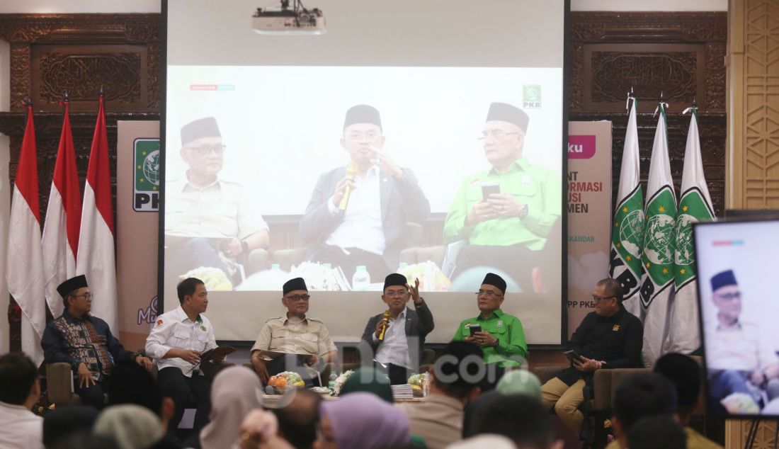 Sejumlah narasumber dalam Diskusi Publik yang digelar DPP PKB mengenai revisi UU Nomor 8 Tahun 2019 tentang Penyelenggaraan Haji dan Umrah di Jakarta, Rabu (19/2). Muhaimin Iskandar mengharapkan pemerintah dapat mengubah Badan Pengelola Haji (BP Haji) menjadi Kementerian Haji dan Umrah, melalui revisi Undang-Undang Penyelenggaraan Ibadah Haji dan Umrah. - JPNN.com