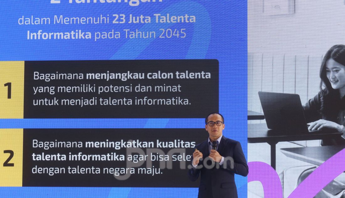 Chief Executive Officer Dicoding Narenda Wicaksono pada acara Dicoding Connect 2025: Indonesia's Tech Education Outlook, Jakarta, Kamis (20/2). Dicoding Connect 2025 Indonesia's Tech Education Outlook memperkenalkan riset bertajuk Peta Jalan Talenta Informatika Menuju Indonesia Emas 2045, membahas langkah-langkah yang dibutuhkan untuk membangun talenta informatika berkualitas di Indonesia. - JPNN.com