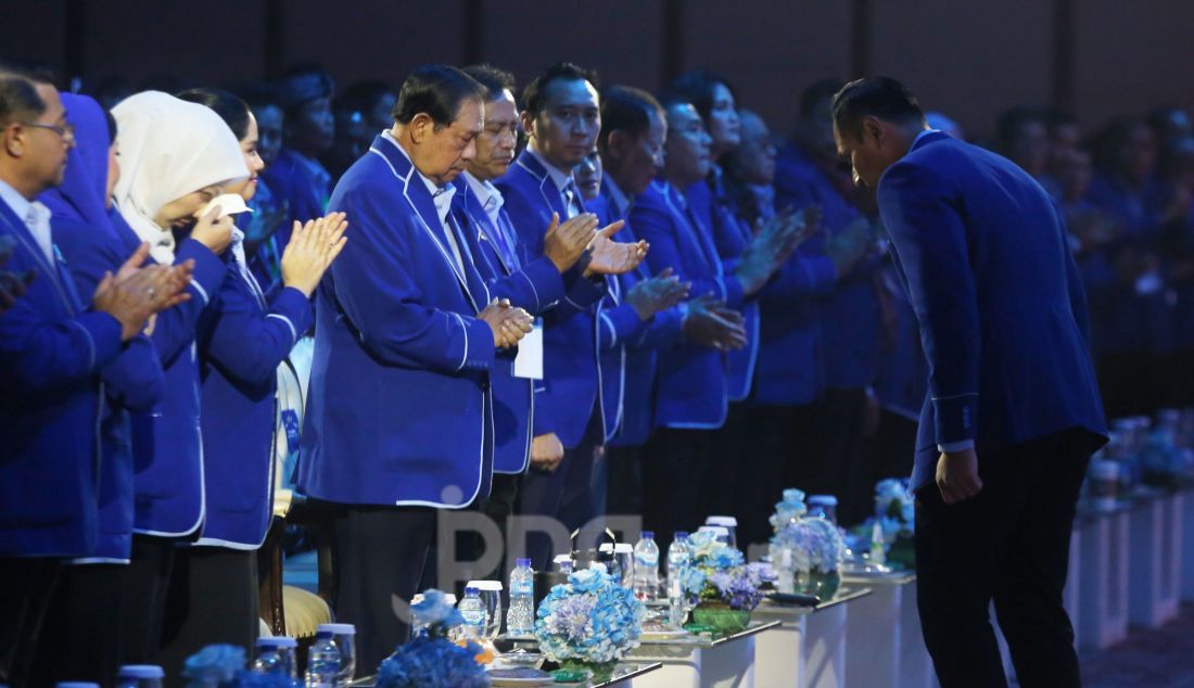 Ketua Majelis Tinggi Partai Demokrat Susilo Bambang Yudhoyono dan Ketum Partai Demokrat Agus Harimurti Yudhoyono saat pembukaan Kongres ke-VI Partai Demokrat, Jakarta, Senin (24/2). - JPNN.com