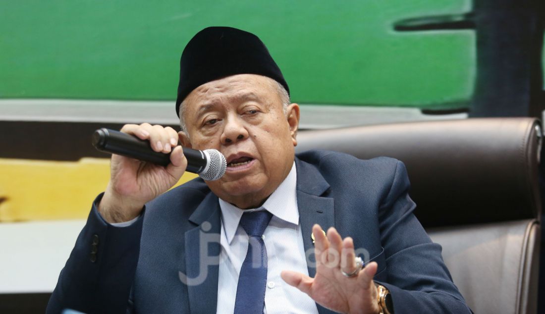 Anggota Komisi X DPR RI Habib Syarief Muhammad pembicara diskusi Dialektika Demokrasi dengan tema Mengawal Komitmen Kementerian Agama Dalam Penerapan Kebijakan Pesantren Ramah Anak di Ruang PPIP Gedung Nusantara I Kompleks Parlemen, Senayan, Jakarta, Kamis (6/3). - JPNN.com