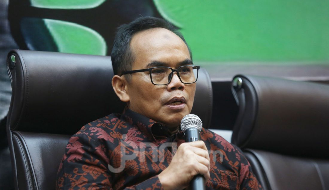 Komisioner KPAI Kawiyan saat menjadi pembicara pada diskusi Dialektika Demokrasi dengan tema 