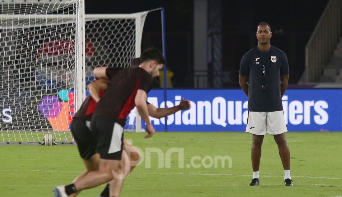 Sejumlah pemain timnas Indonesia Melakukan sesi latihan jelang melawan timnas Bahrain pada pertandingan FIFA World Cup Qualifiers R3 antara Indonesia dan Bahrain di Stadion Utama Gelora Bung Karno, Jakarta, Senin (24/3). Indonesia akan melawan Bahrain pada 25 Maret 2025 mendatang. - JPNN.com