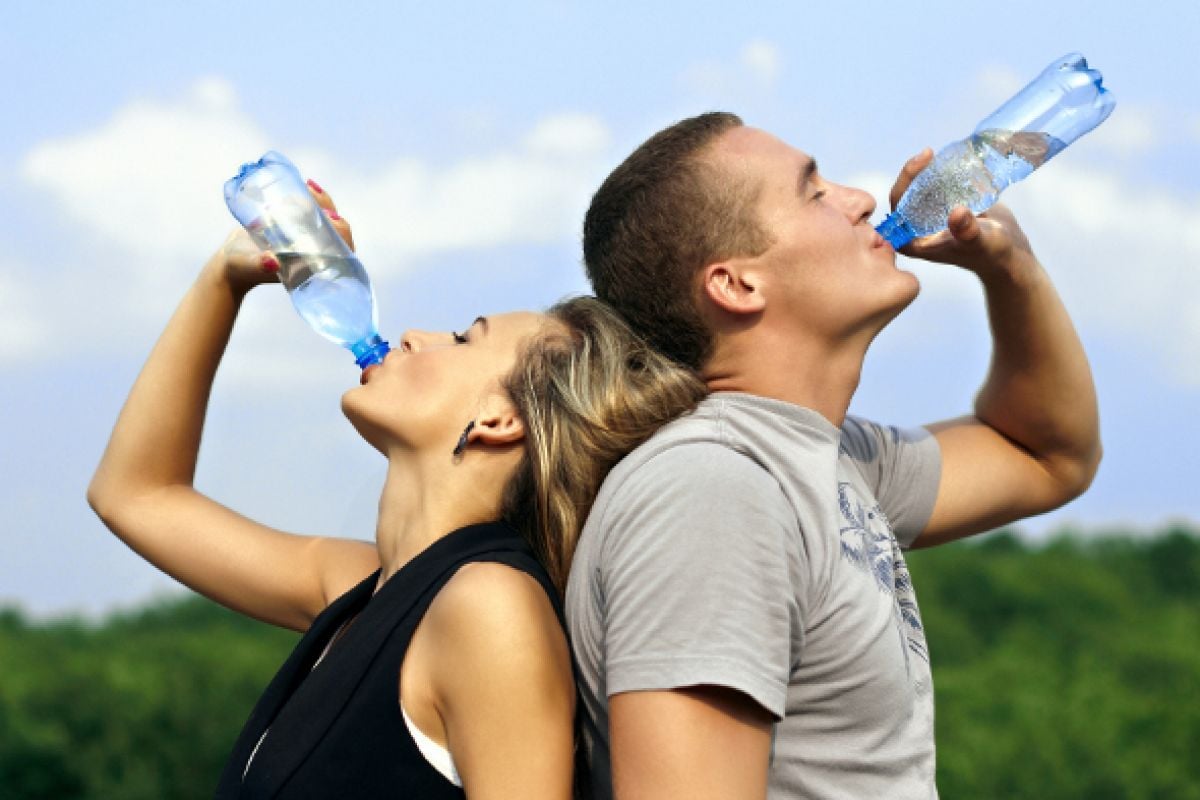 5 Manfaat Minum Air Mineral bagi Kesehatan Tubuh