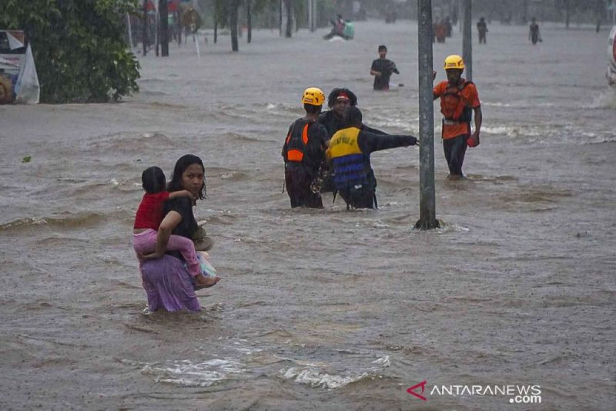 Jokowi ungkap penyebab banjir berhari-hari di kalimantan