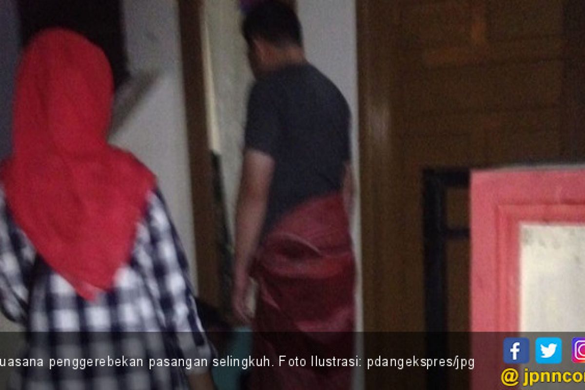 Kepsek Digerebek Saat Asyik Bermesraan dengan Selingkuhan