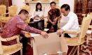 Bersama Istri, Kusrin Si Pembuat TV Bertemu dengan Presiden Jokowi