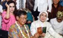 Nani Widjaja dan Ajip Rosidi Akhirnya Resmi Menikah