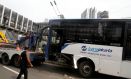 Bus Transjakarta Tabrak Pembatas Jalan