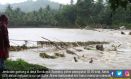 Luapan Sungai Bone Menyebabkan Jembatan Putus