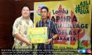 Teh Gelas Serahkan Hadiah Pemenang Lomba Gapura Hias