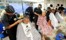 Cukur Rambut dan Makan Gratis