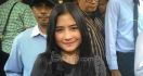 Kalau Hangout Tembus 2 Juta, Prilly Rela Gendong... - JPNN.com