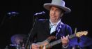 Bob Dylan Menerima Nobel Sastra dalam Upacara Tertutup - JPNN.com