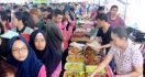 Rela Terbang dari Inggris untuk Menikmati Kuliner Ramadan di Batam - JPNN.com