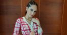 Cinta Laura Rayakan Idulfitri Bareng Keluarga di Bali - JPNN.com