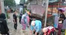 Malam Ini Banjir Rusak Warung, Rendam Rumah dan Fasilitas Umum di Sukabumi - JPNN.com