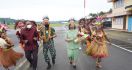 Mayjen TNI Gabriel Lema Disambut Tarian Adat Papua Saat Tiba di Manokwari  - JPNN.com