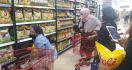 Minyak Goreng Terlihat di Lotte Mart, Mak-Mak Langsung Bergerak, Gesit Banget - JPNN.com