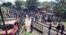 Bus Harapan Jaya Ditabrak Kereta Api, Ban Belakang Terkunci jadi Kendala Evakuasi - JPNN.com