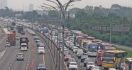 Kondisi Terkini Tol Jakarta-Cikampek Pukul 11.30 WIB: Macet 26 Kilometer - JPNN.com