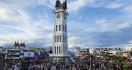 Jadi Daya Tarik Wisatawan, Jam Gadang Ramai Pengunjung - JPNN.com