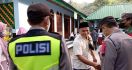 Polisi Jaga Pelaksanaan Salat Id Penganut Islam Aboge di Banyumas - JPNN.com