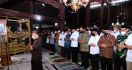 Jokowi Langsung Salat Jenazah di depan Buya Syafii - JPNN.com