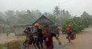 Banjir Melanda Mamuju, Warga Terpaksa Berlindung di Pohon Selama 5 Jam - JPNN.com