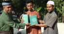 Muslim NTT Terharu Bisa Mendapatkan Al-Qur'an  - JPNN.com