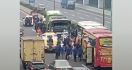 4 Bus Kecelakaan Beruntun di Tol Cikampek, Lihat Fotonya - JPNN.com