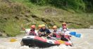 Sandiaga Uno Jajal Keseruan Arung Jeram di Desa Wisata Buluh Duri di Serdang Bedagai - JPNN.com