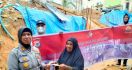 Polwan Polda Maluku Santuni Korban Banjir dan Longsor di Ambon - JPNN.com