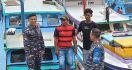 TNI AL Mengajak Nelayan di Sungailiat Ikut Menjaga Keamanan Laut - JPNN.com