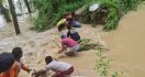 Dini Hari Warga Ketitang Wetan Pati Terendam Banjir - JPNN.com