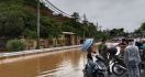 Banjir Menggenangi Jalan Bypass Sirkuit Mandalika, Ini Penyebabnya - JPNN.com