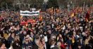 Klaim Demokrasi Terancam, Puluhan Ribu Warga Spanyol Berdemonstrasi di Akhir Pekan - JPNN.com
