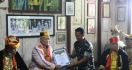 Sultan Buton LM Izzat Manarfa Dapat Penghargaan dari Pangdam Hasanuddin - JPNN.com