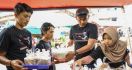 Ganjar Muda Padjajaran Bagikan Takjil kepada Warga & Pedagang di Kota Bekasi - JPNN.com
