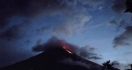 Guguran Lava Gunung Karangetang Menimbulkan Kepulan Asap Putih - JPNN.com